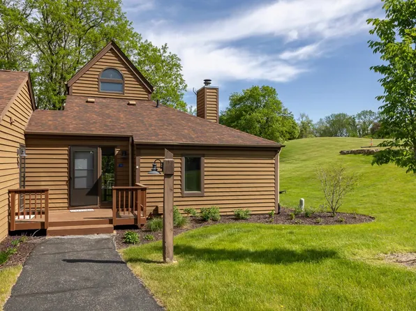 10 Farmstead Dr, Galena, IL 61036