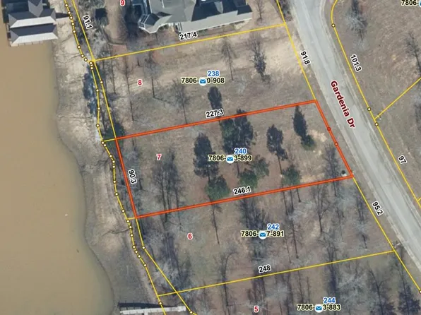240 Gardenia Dr, Ninety Six, SC 29666