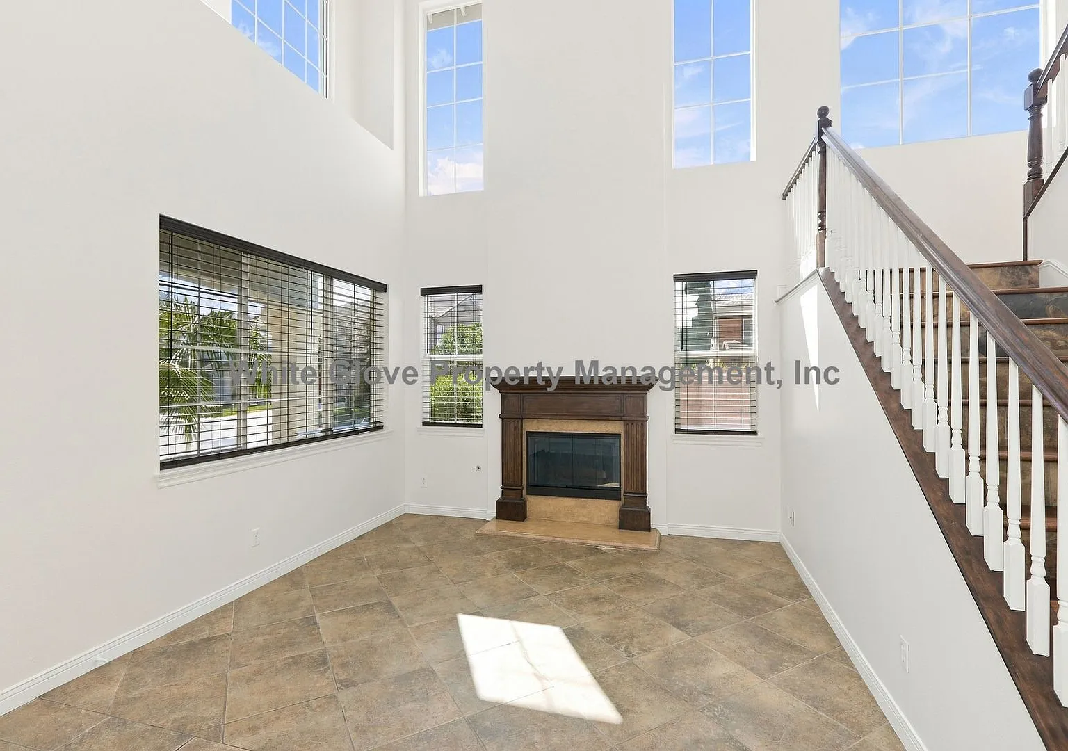 Beautiful 5-Bedroom Home with Pool, Spa & Outdoor Kitchen in Orange — Photo 4