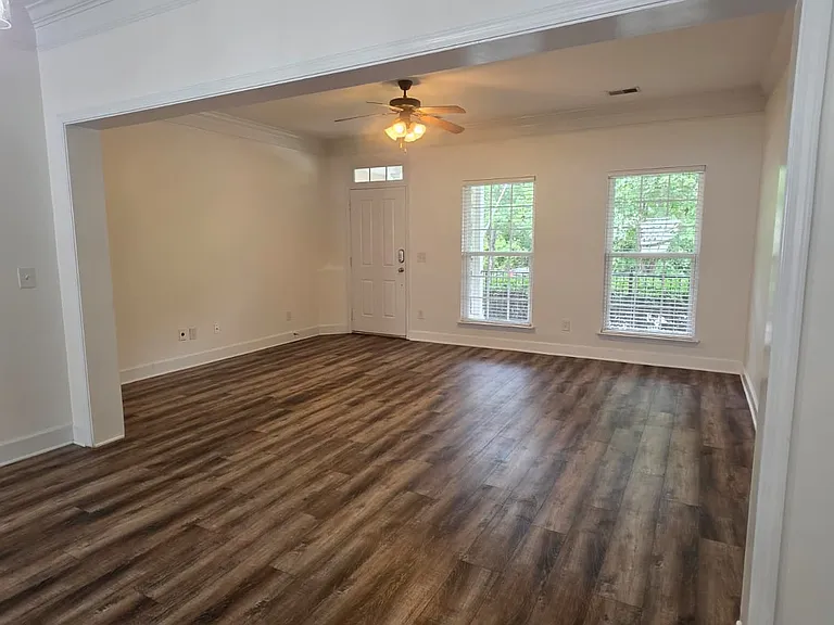 7025 Sunnywood Dr — Photo 3