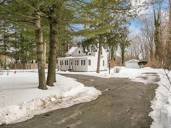 3rd image of 360 S Country Road