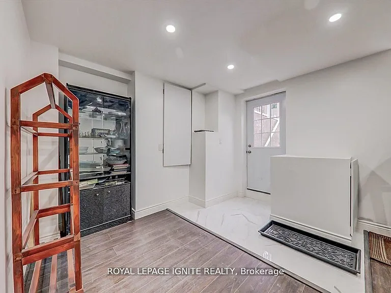 114 Lawrence Pilkington Ave #BASEMENT — Photo 15