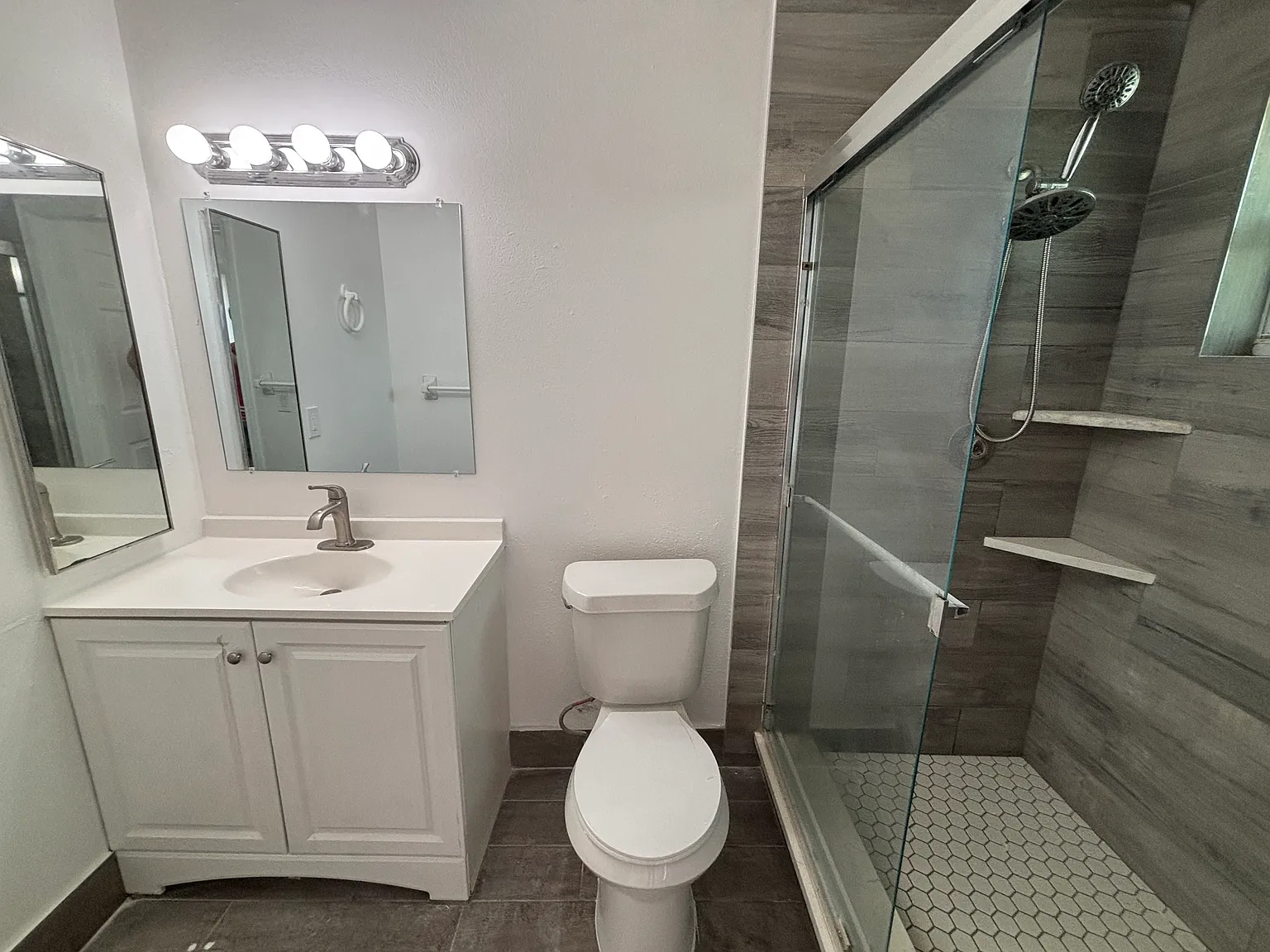 2 bed, 1070 sqft, $1,395 — Photo 3