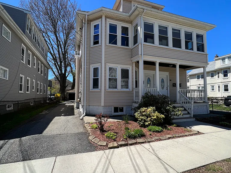 130 Nichols Ave — Photo 1