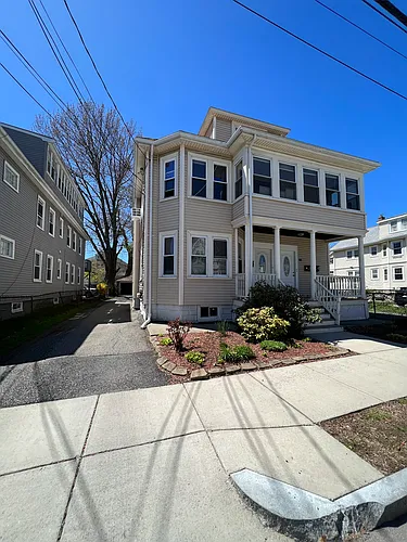 130 Nichols Ave Photo 1