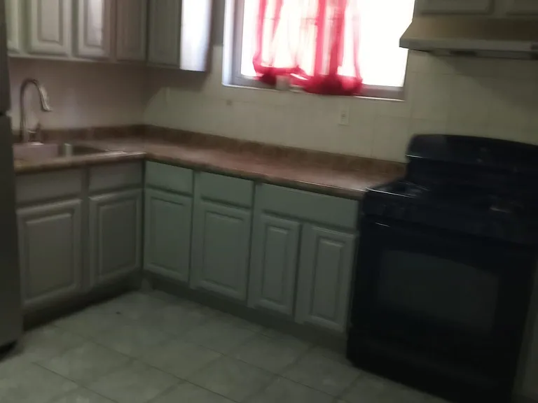 2424 E 2nd St #B — Photo 3
