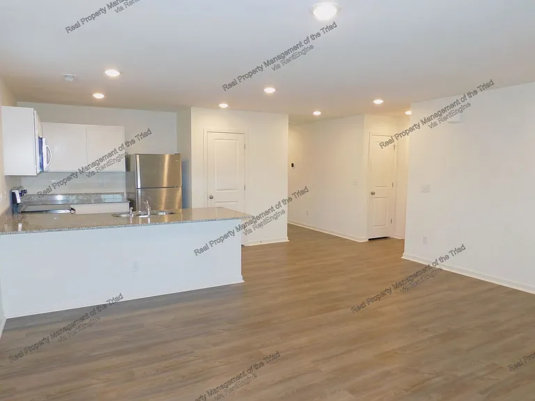 305 Pearson Dr — Photo 4
