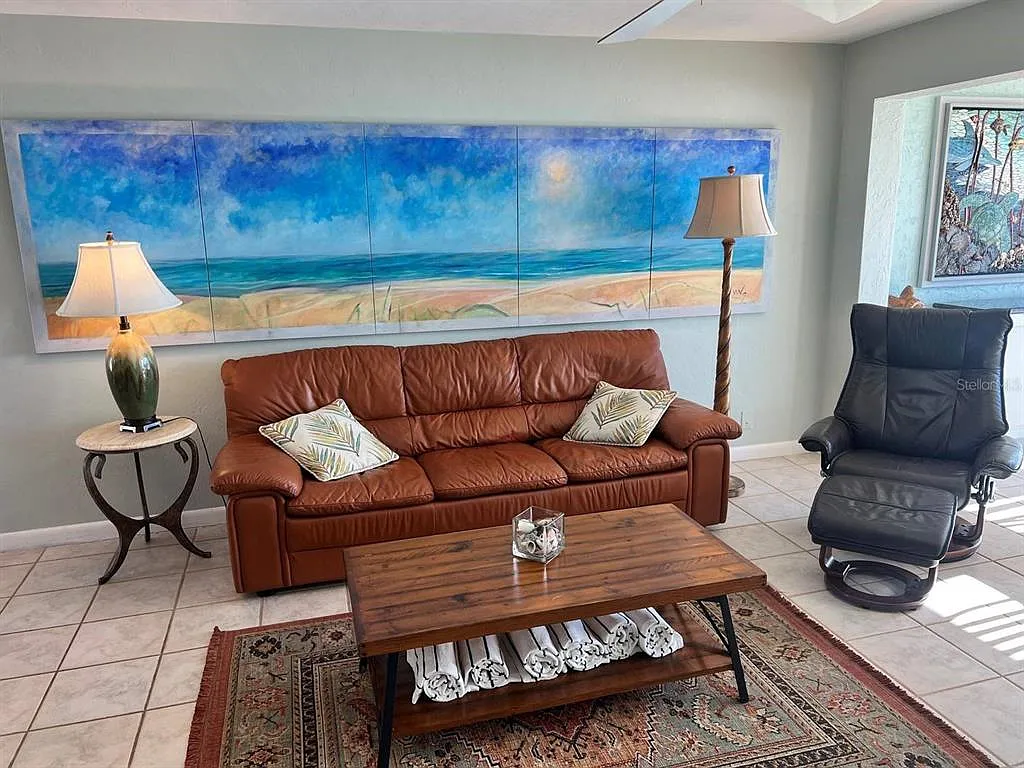 2 bed, 2.0 bath, 1008 sqft, $7,650 — Photo 3
