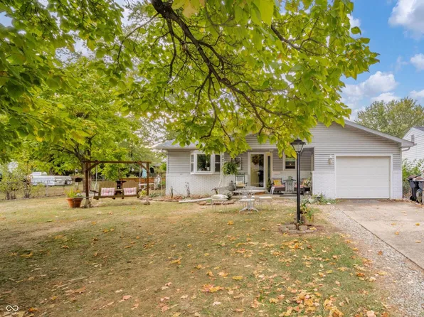 521 Woodlawn Dr, Anderson, IN 46012