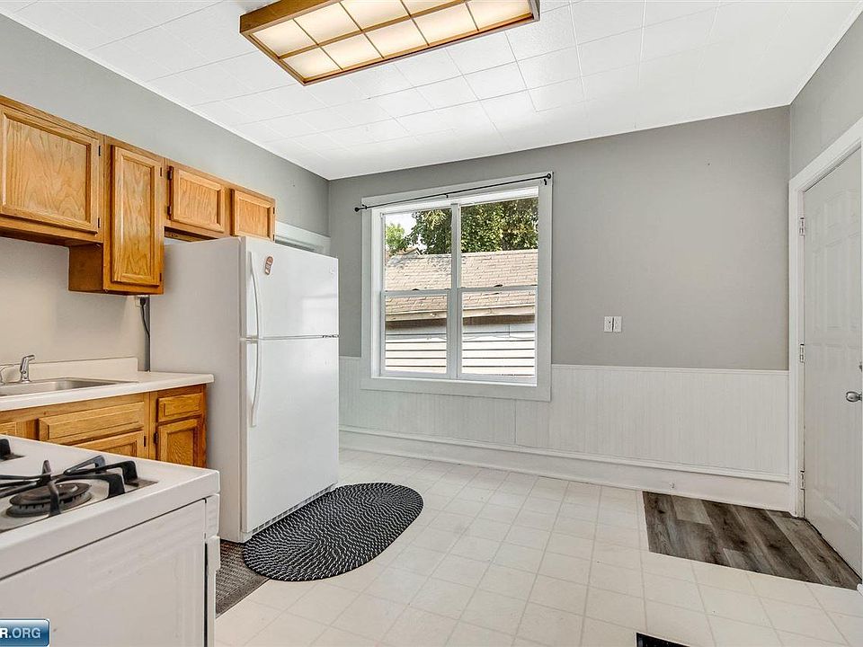 2nd image of 120 9th St SW