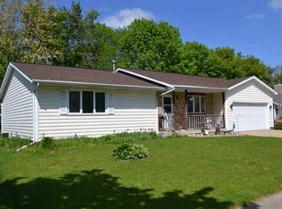 6001 Purple Dr NE, Cedar Rapids, IA 52402
