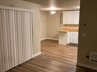 19230 Forest Park Dr NE APT B107, Lake Forest Park, WA 98155