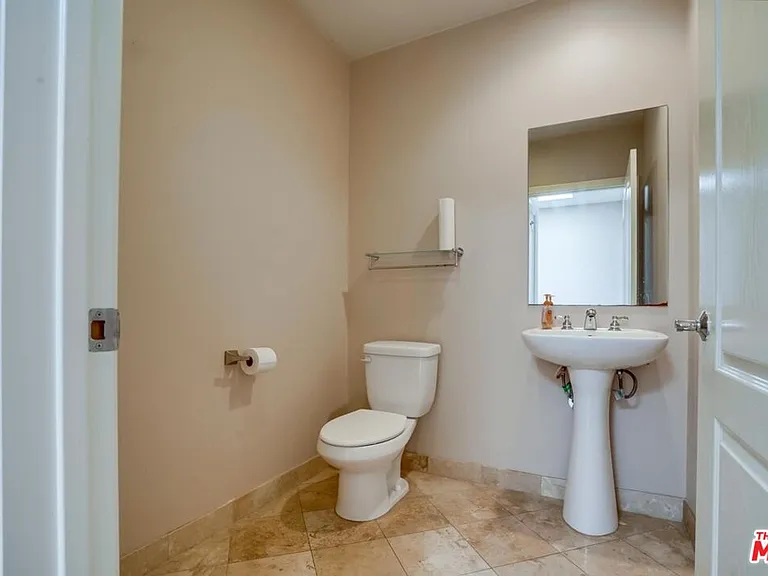 1522 Amherst Ave #402 — Photo 18