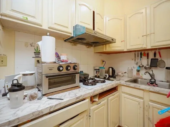 6005 Fort Hamiltn Parkway image 8 of 12