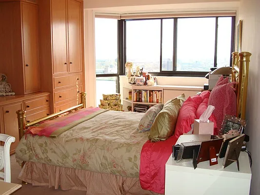 Sold by Sotheby's International Realty | media 18