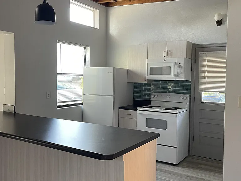 530 Myra St — Photo 11
