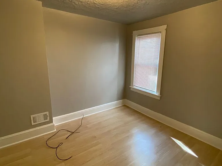 604 S Duke St — Photo 10