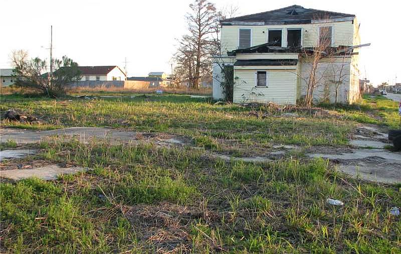 2nd image of 2039 Reynes St