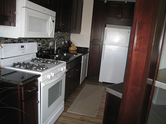 5th image of 1800 7th St Unit 8B