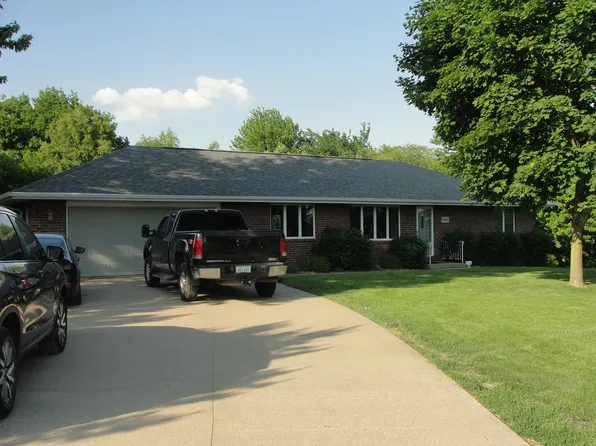 9103 Portzen Dr, East Dubuque, IL 61025