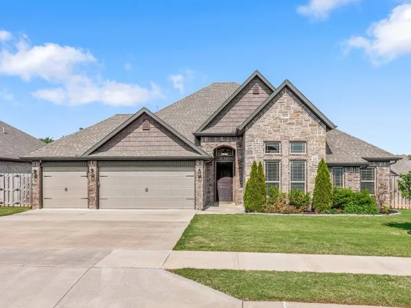 6200 S 63rd St, Rogers, AR 72758