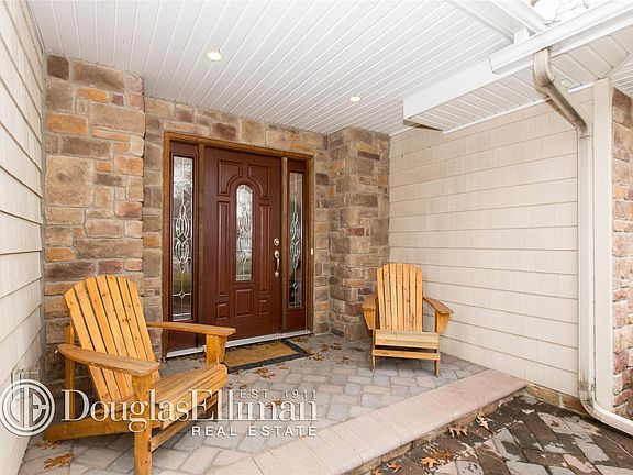 2nd image of 17 Bucknell Ln