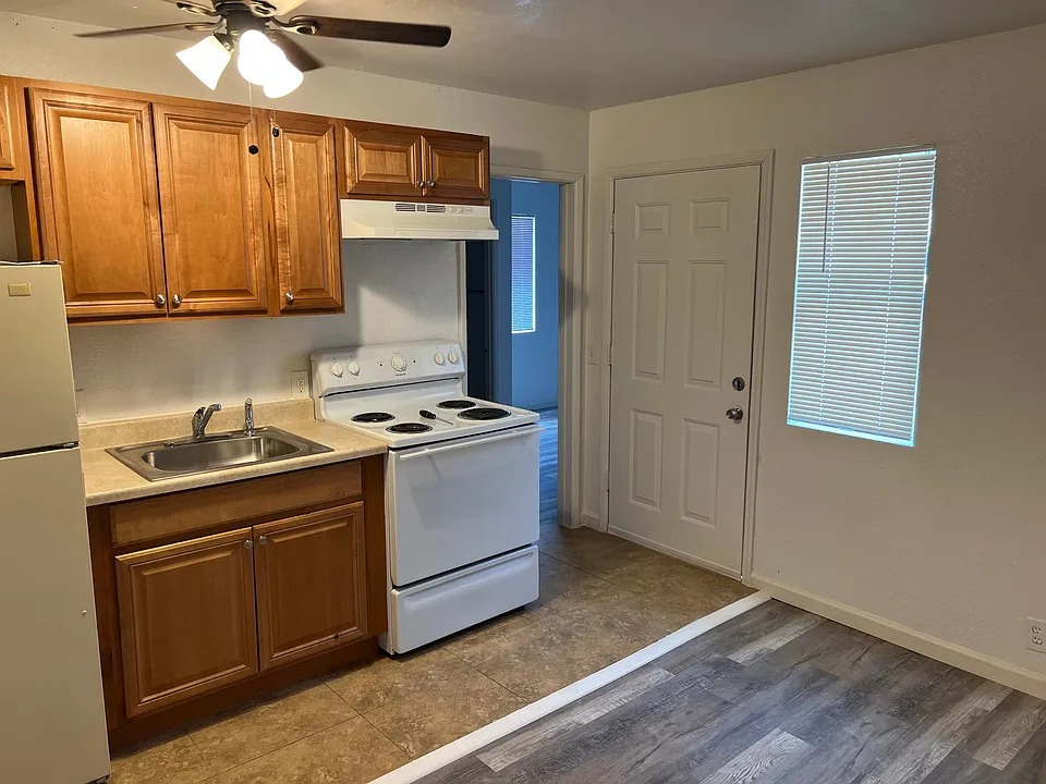 220 W 9th St #324B