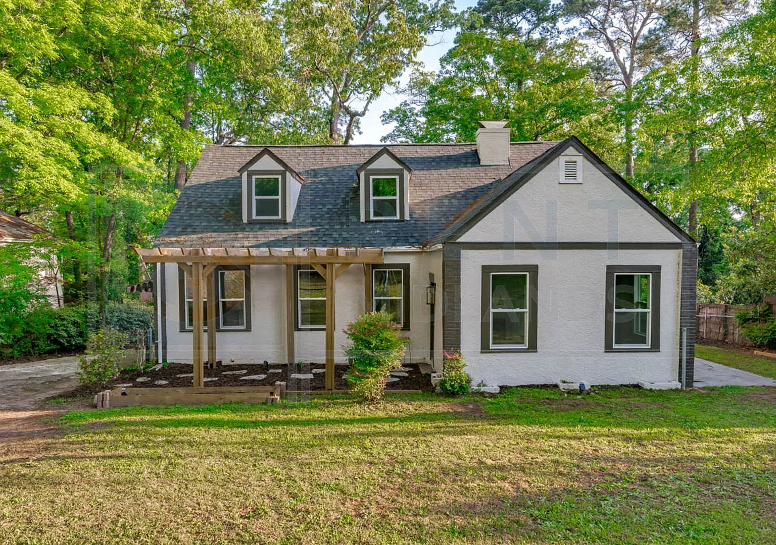Beautiful Home in Melrose Heights — Photo 2