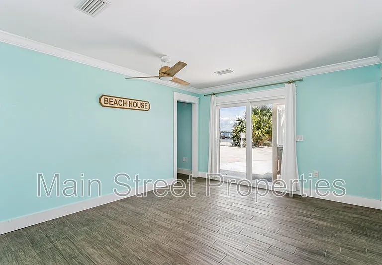 231 Sabine Dr — Photo 32