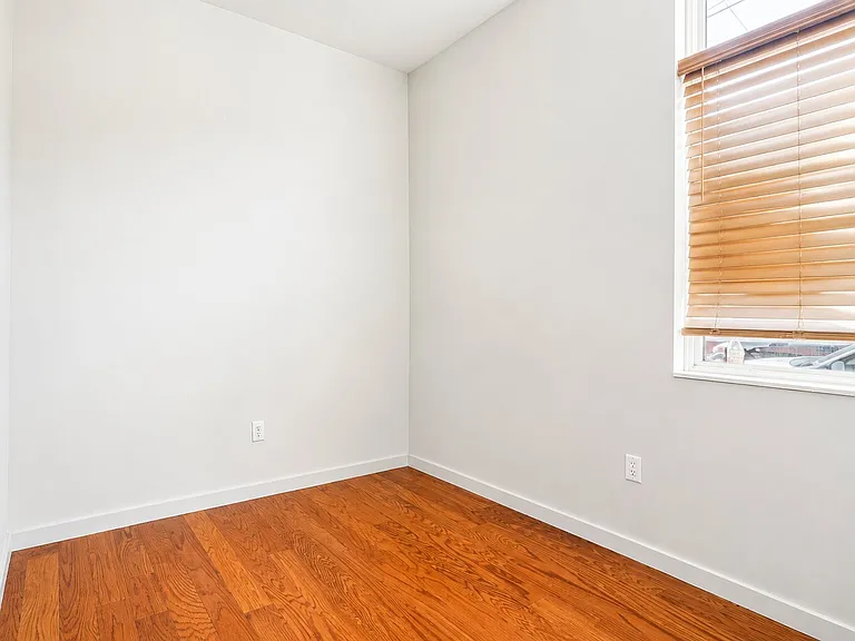824 E Thompson St #6 — Photo 7