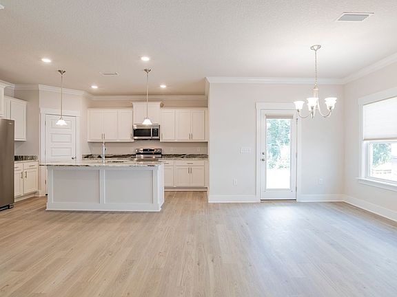 3rd image of 1213 Meadow Trl