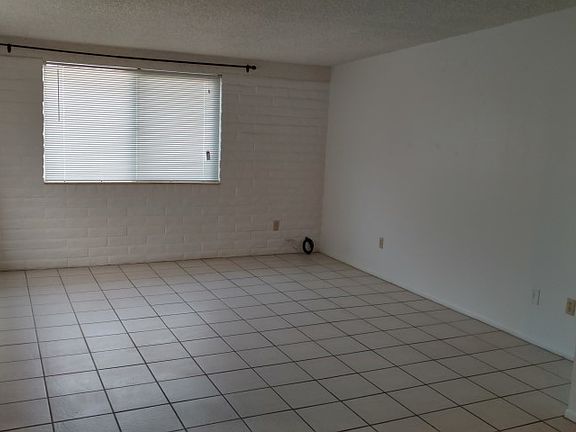 5th image of 3236 & 3238 E Blacklidge Dr #3238
