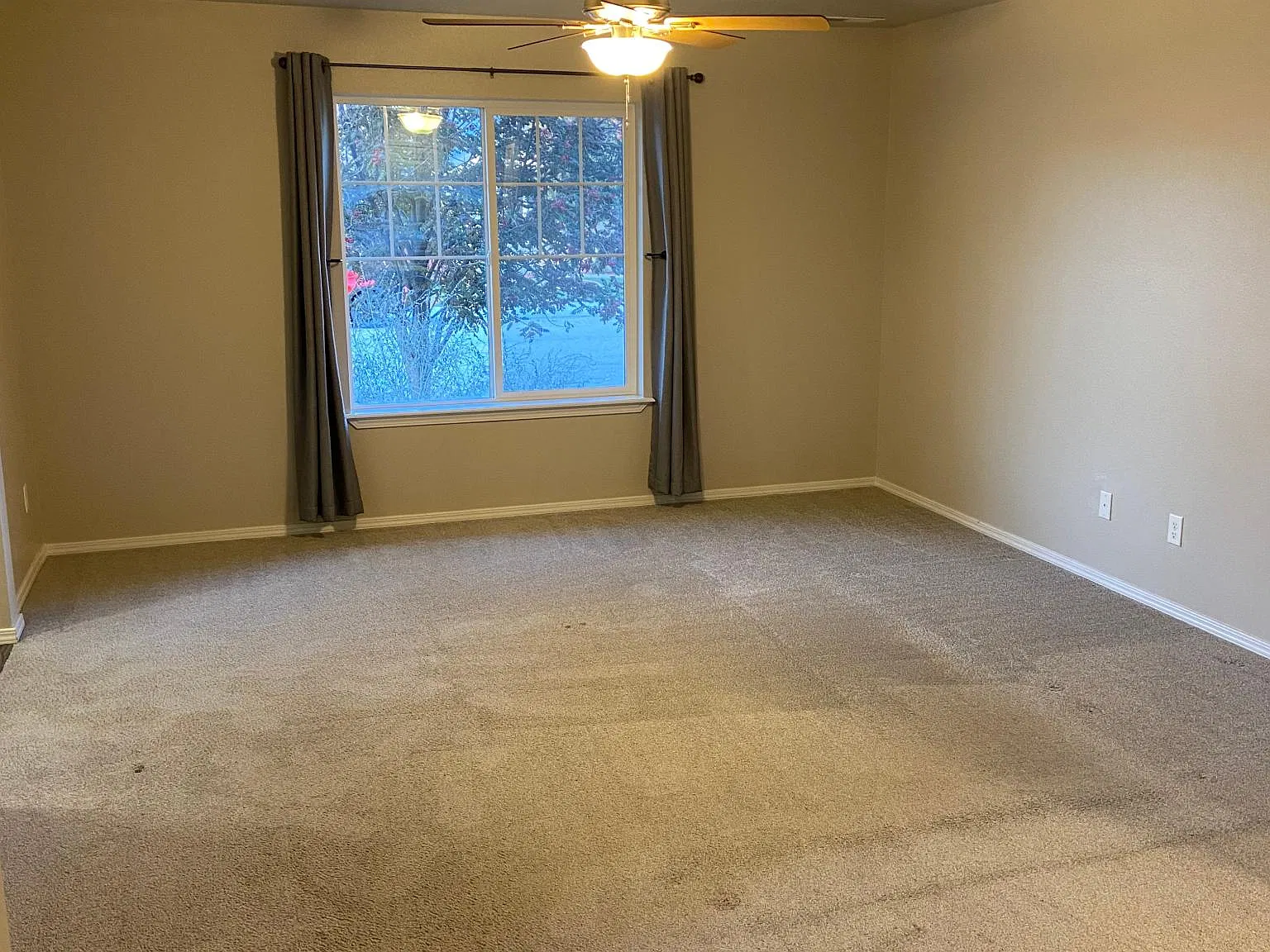 10057 W Rustica St — Photo 2
