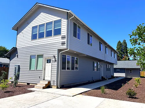1317 SW Queen Ave Photo 1