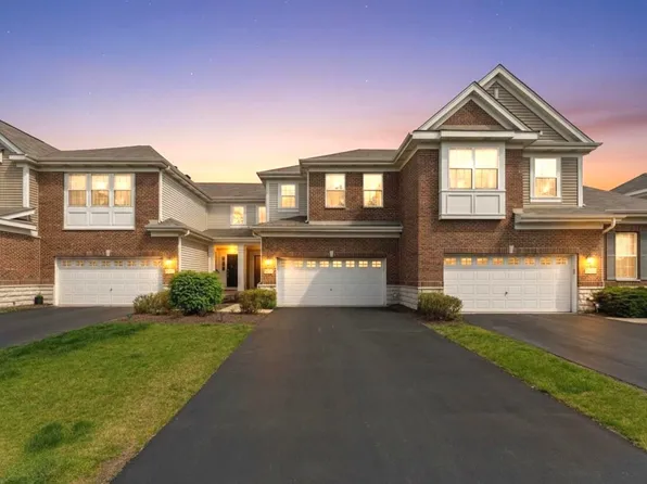 2715 Blakely Ln, Naperville, IL 60540