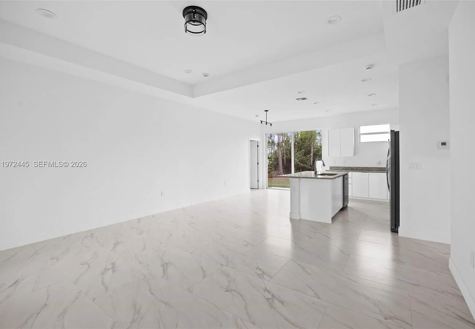 3 bed, 2.5 bath, 1638 sqft, $2,200 — Photo 3