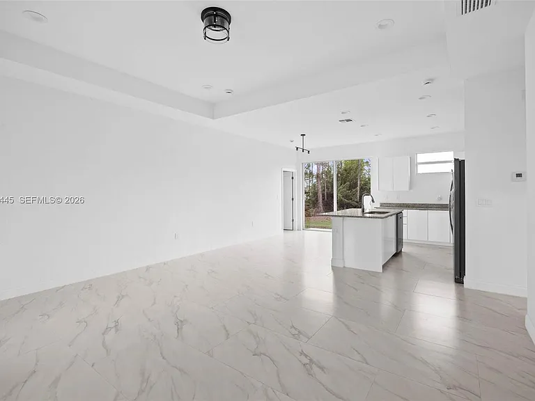 1923 Sunniland Blvd — Photo 3