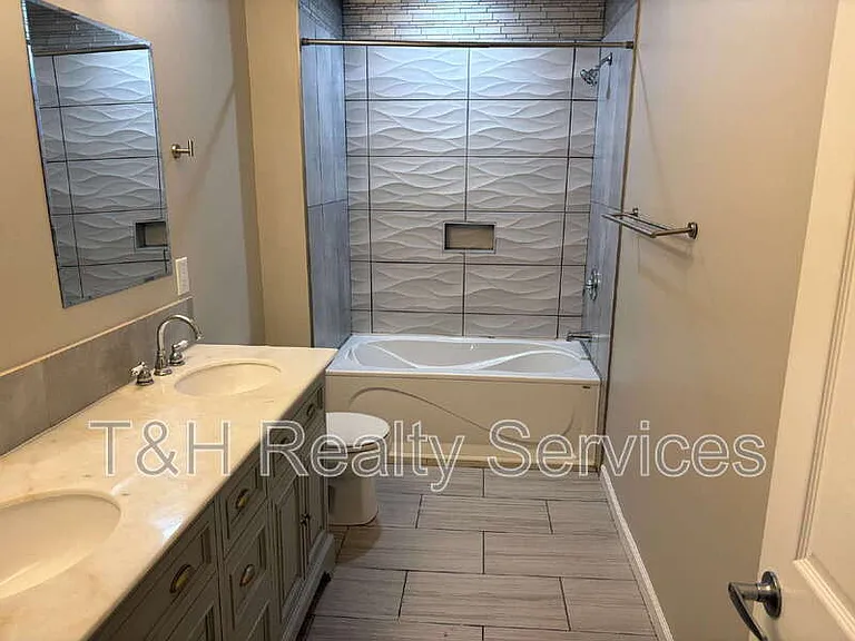 2246 Bellefontaine St — Photo 14