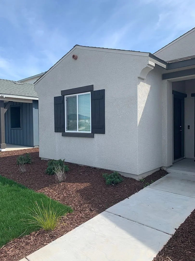 Charming One Bedroom & Bath & Kitchen ADU Located In The Heart Of Patterson, Ca! — Photo 2