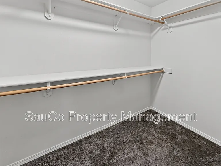 948 SE Elina Ave — Photo 7