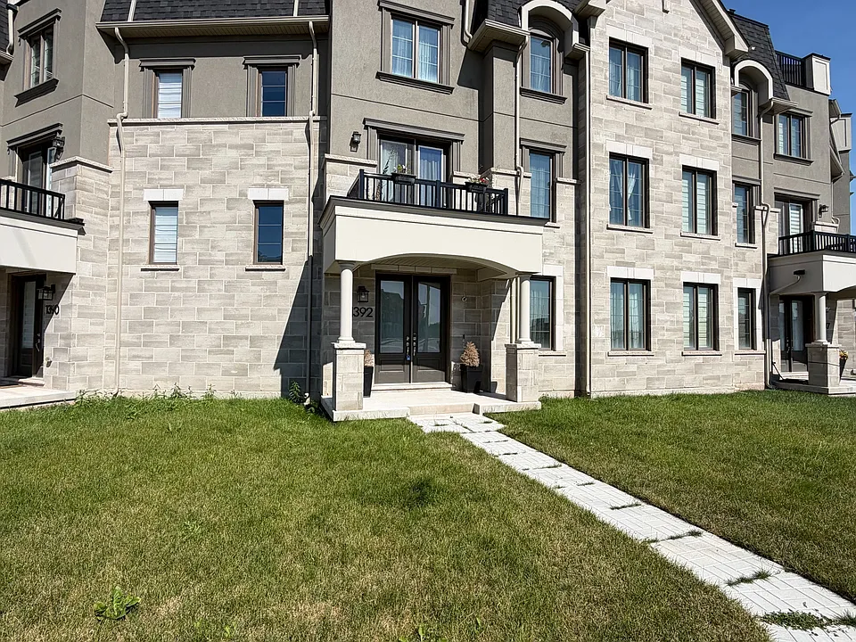 1392 William Halton Pkwy W
