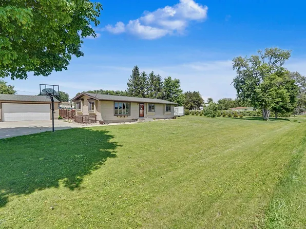 6160 W Mount Vernon Rd, Cedar Falls, IA 50613