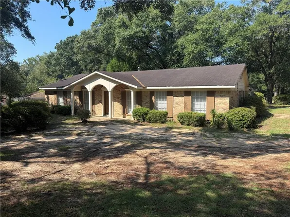 1513 Deerwood Dr E, Mobile, AL 36618
