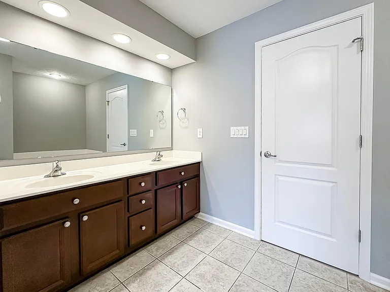 13539 Erlen Dr — Photo 7