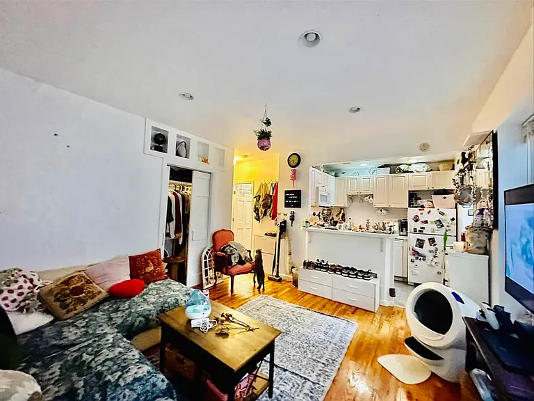 305 E 95th St #3D — Photo 1