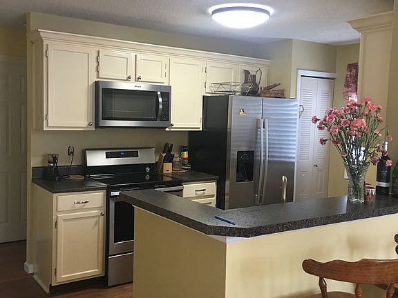 3rd image of 1001 Sandy Lane Dr