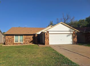 1913 N Eucalyptus Ave, Broken Arrow, OK 74012