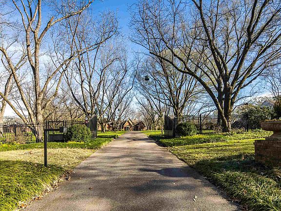 2nd image of 2370 Johnson Rd