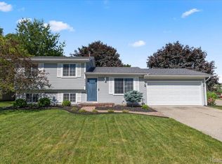 2305 Wenona Dr, Wixom, MI 48393