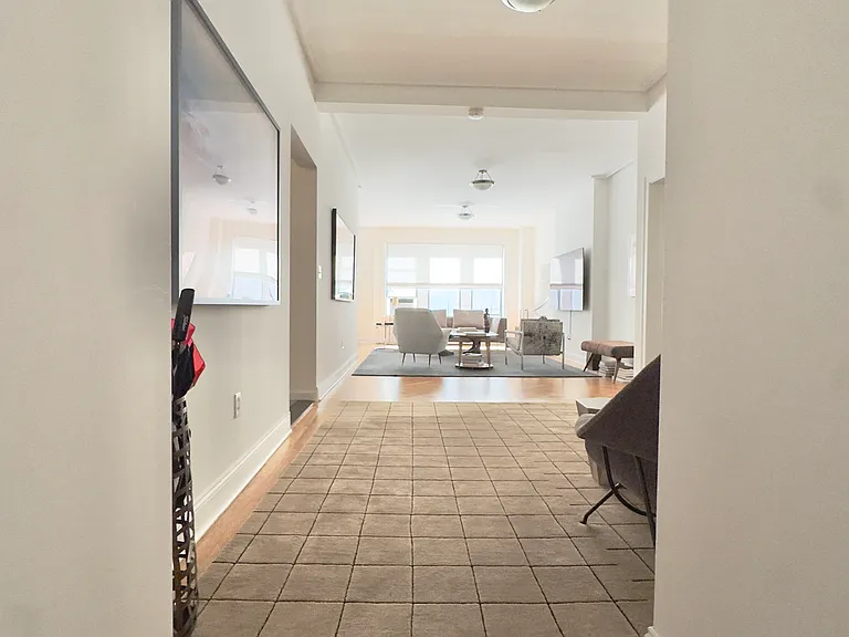 680 W End Ave #9A — Photo 2